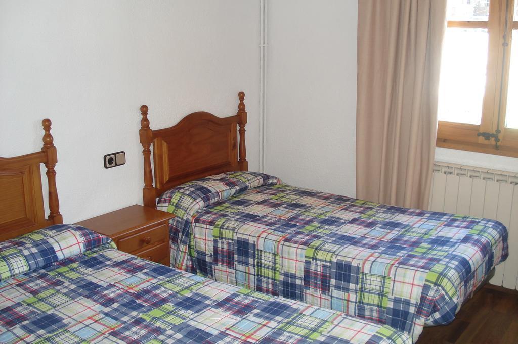 Apartaments Pont Romanic Espot Phòng bức ảnh
